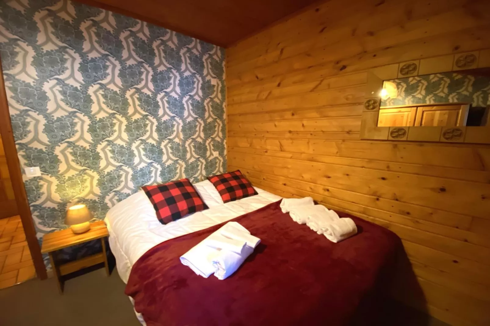 LE TRAPPEUR  Chalet en bois vue montagne-Bedroom
