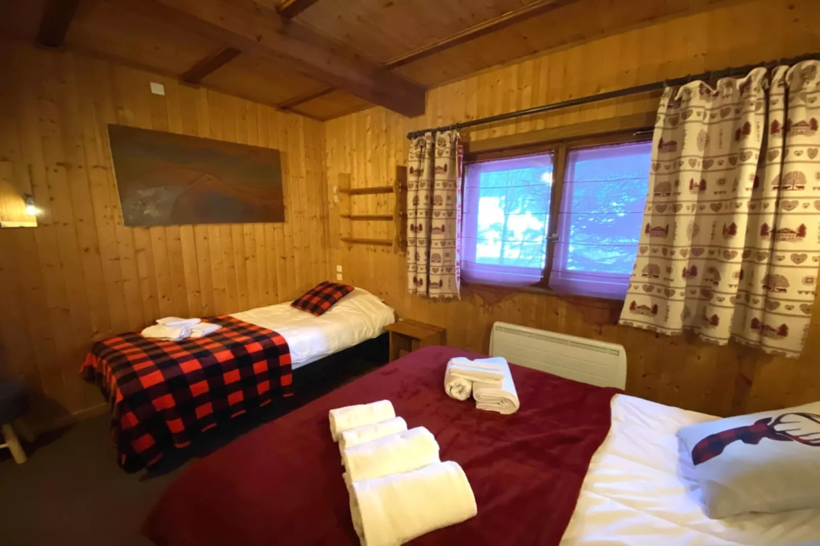 LE TRAPPEUR  Chalet en bois vue montagne-Bedroom