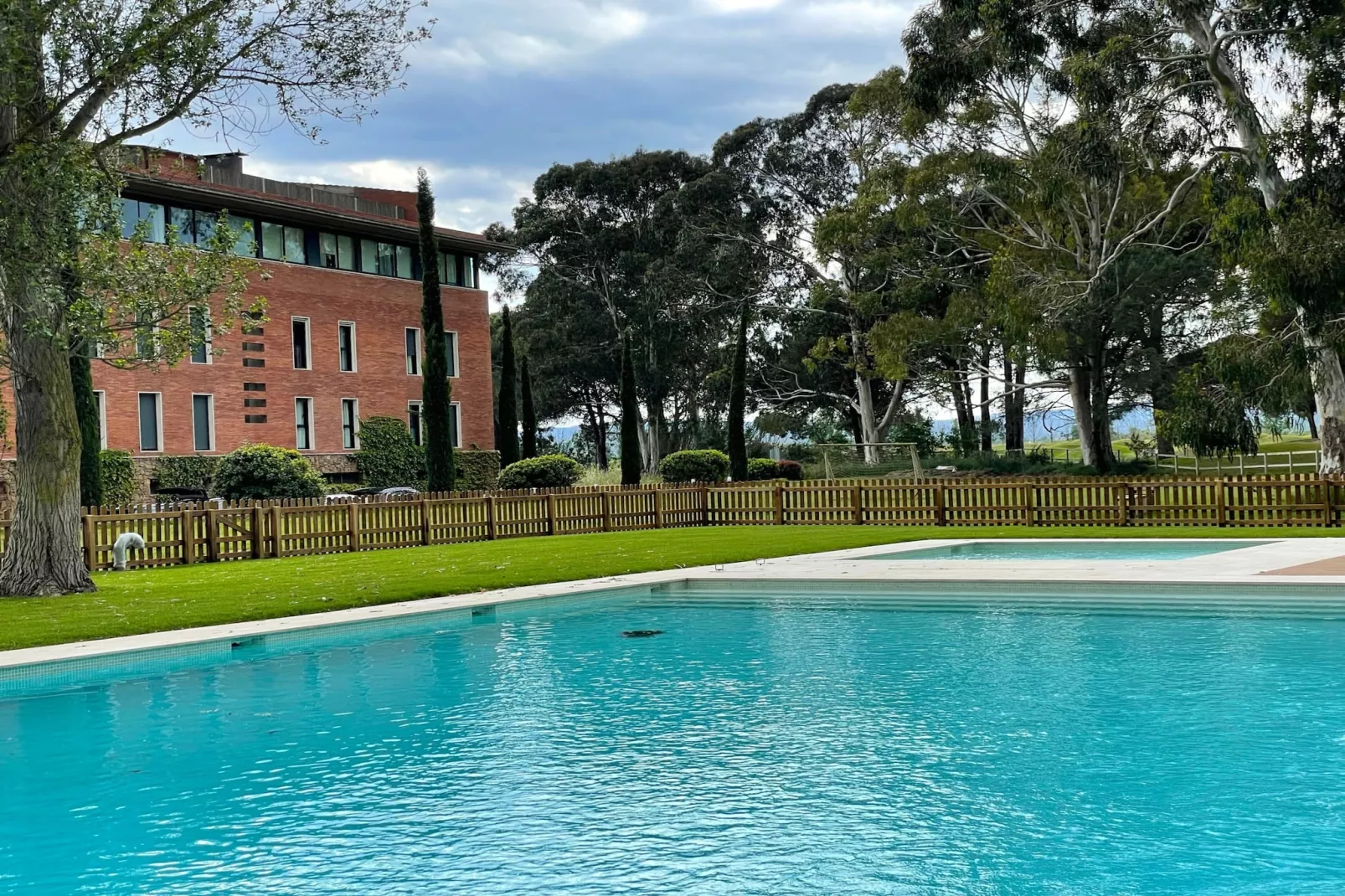 RESID.GOLF EST. 4 1-2-Pool