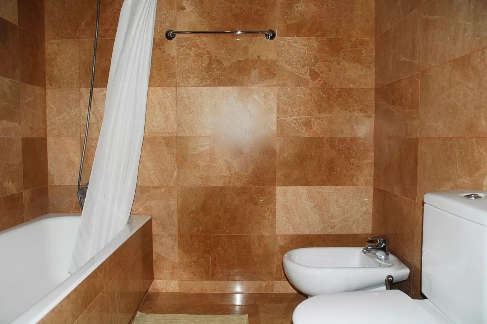 RESID.GOLF EST. 4 1-2-Bathroom