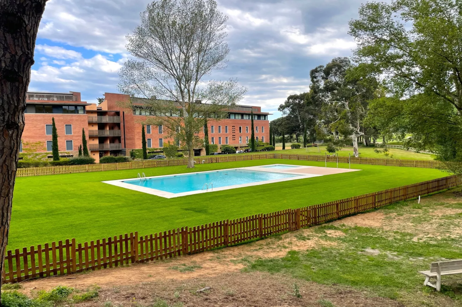 RESID.GOLF EST. 4 1-2-Gardens summer
