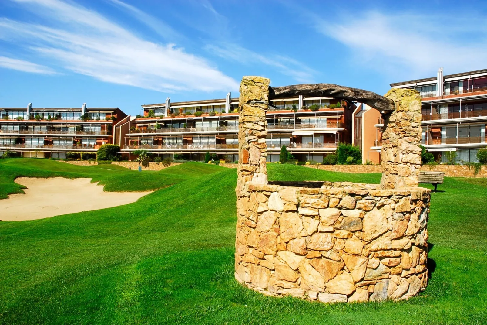 RESID.GOLF EST. 4 1-2-Areas summer 1km