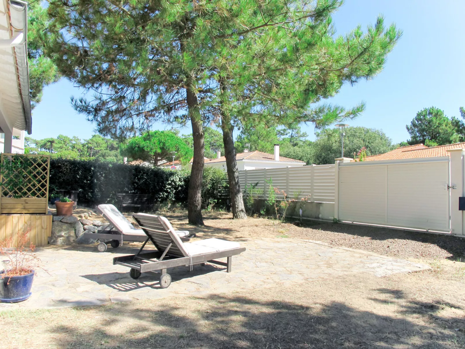 Les Rougets (TSM217)-Dehors