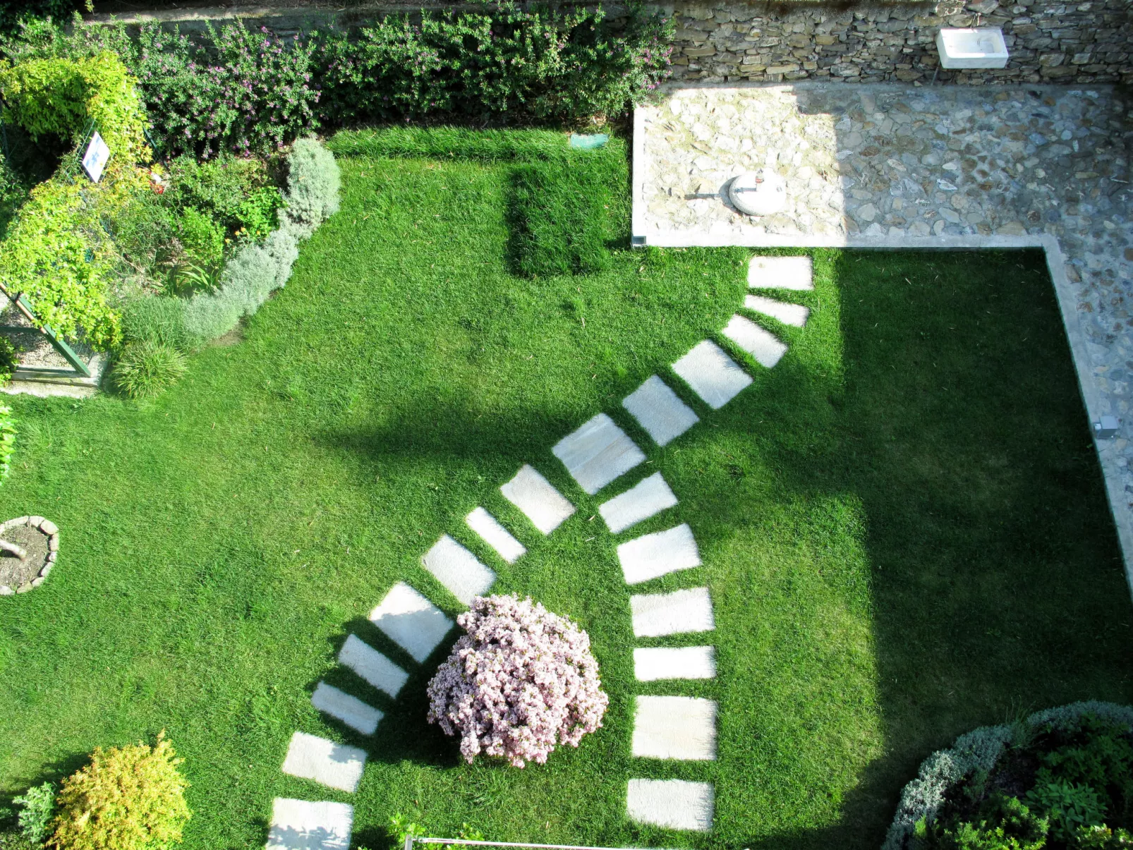 Giovanni (DOL116)-Outside