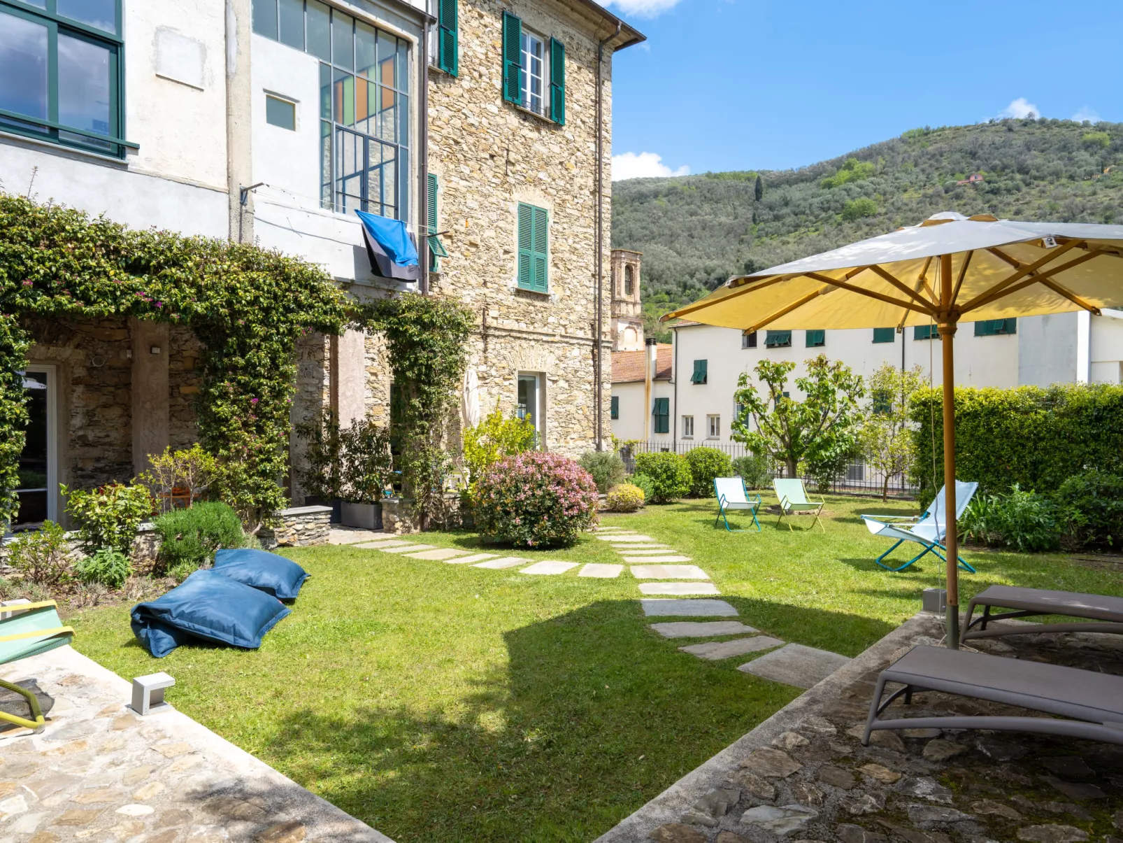 Giovanni (DOL116)-Outside