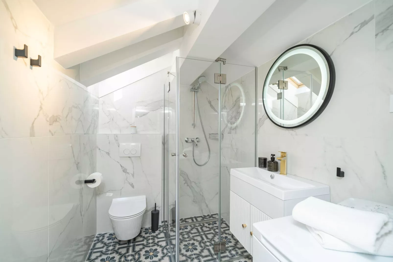 Apartments Villa Aura - Duplex studio with Balcony and shared swimming pool-Bathroom
