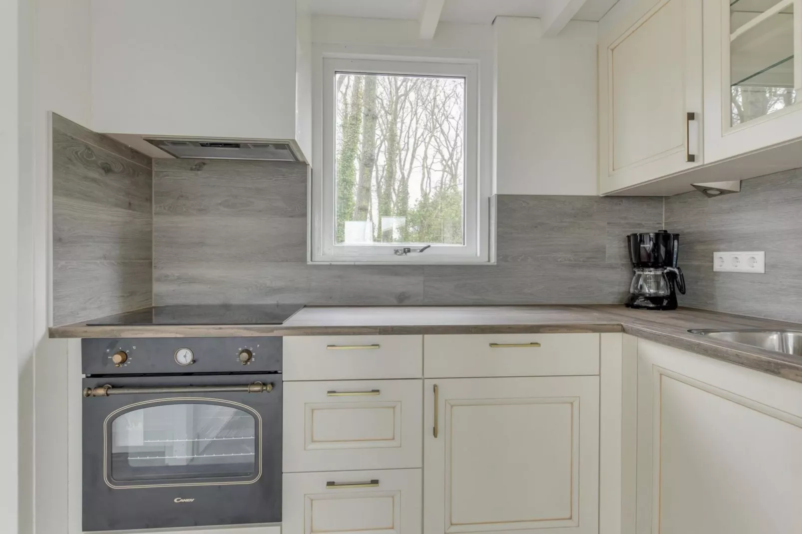 Gudea 1-Kitchen