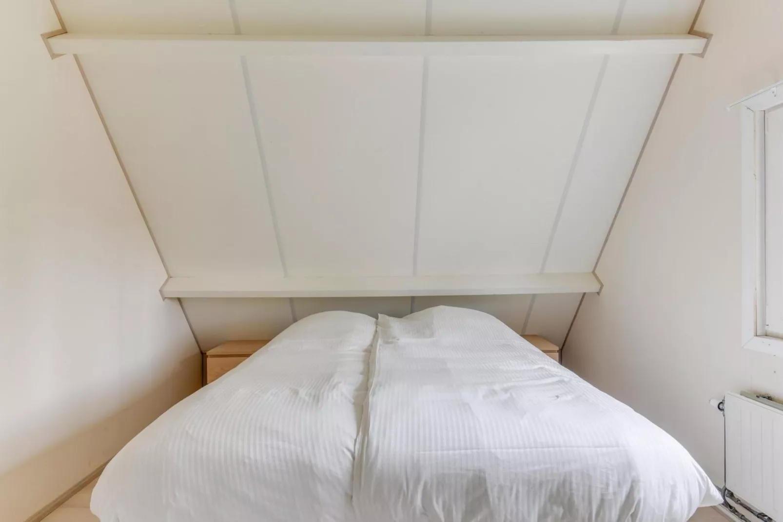 Gudea 1-Bedroom