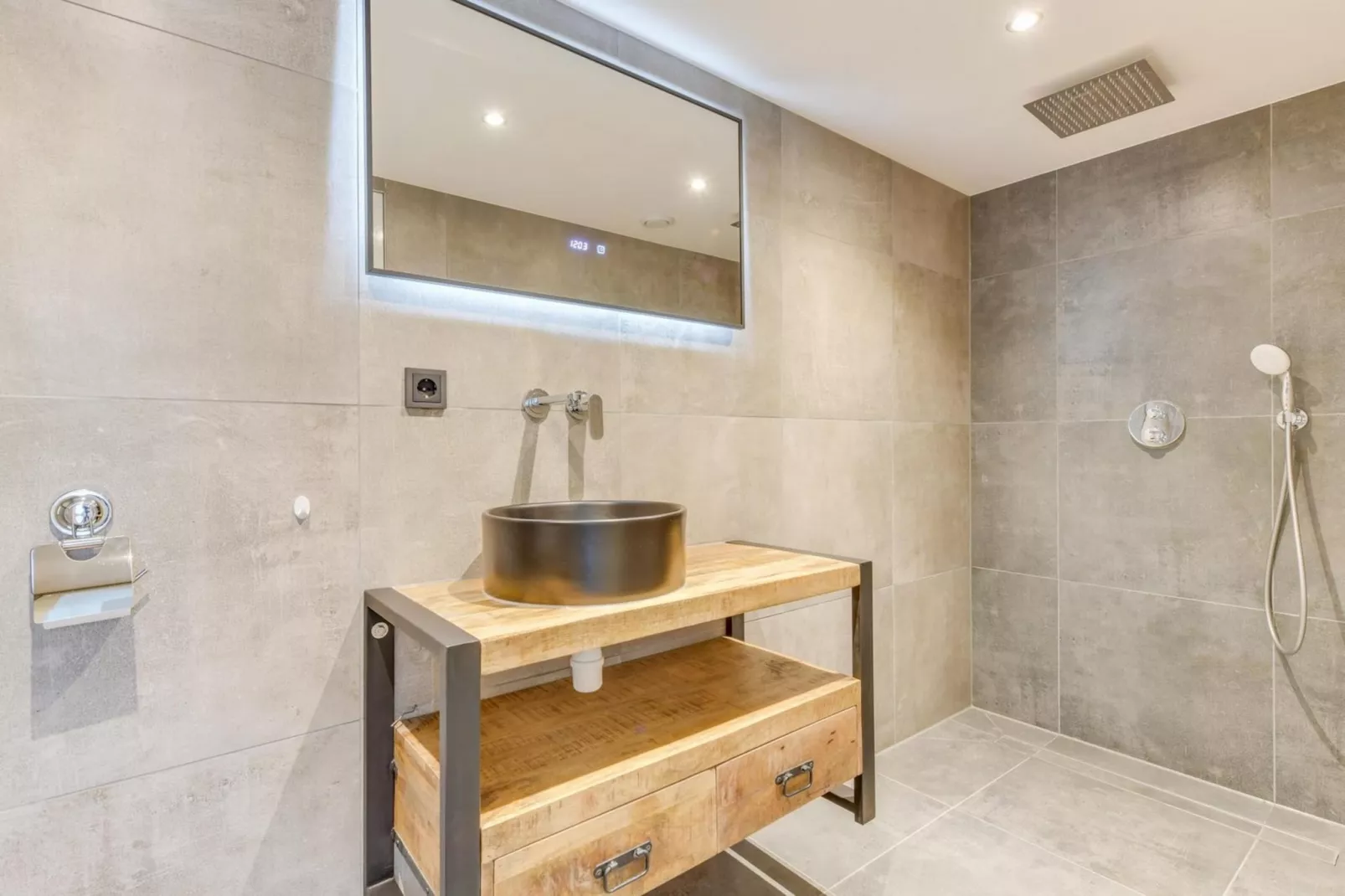 Gudea 1-Bathroom
