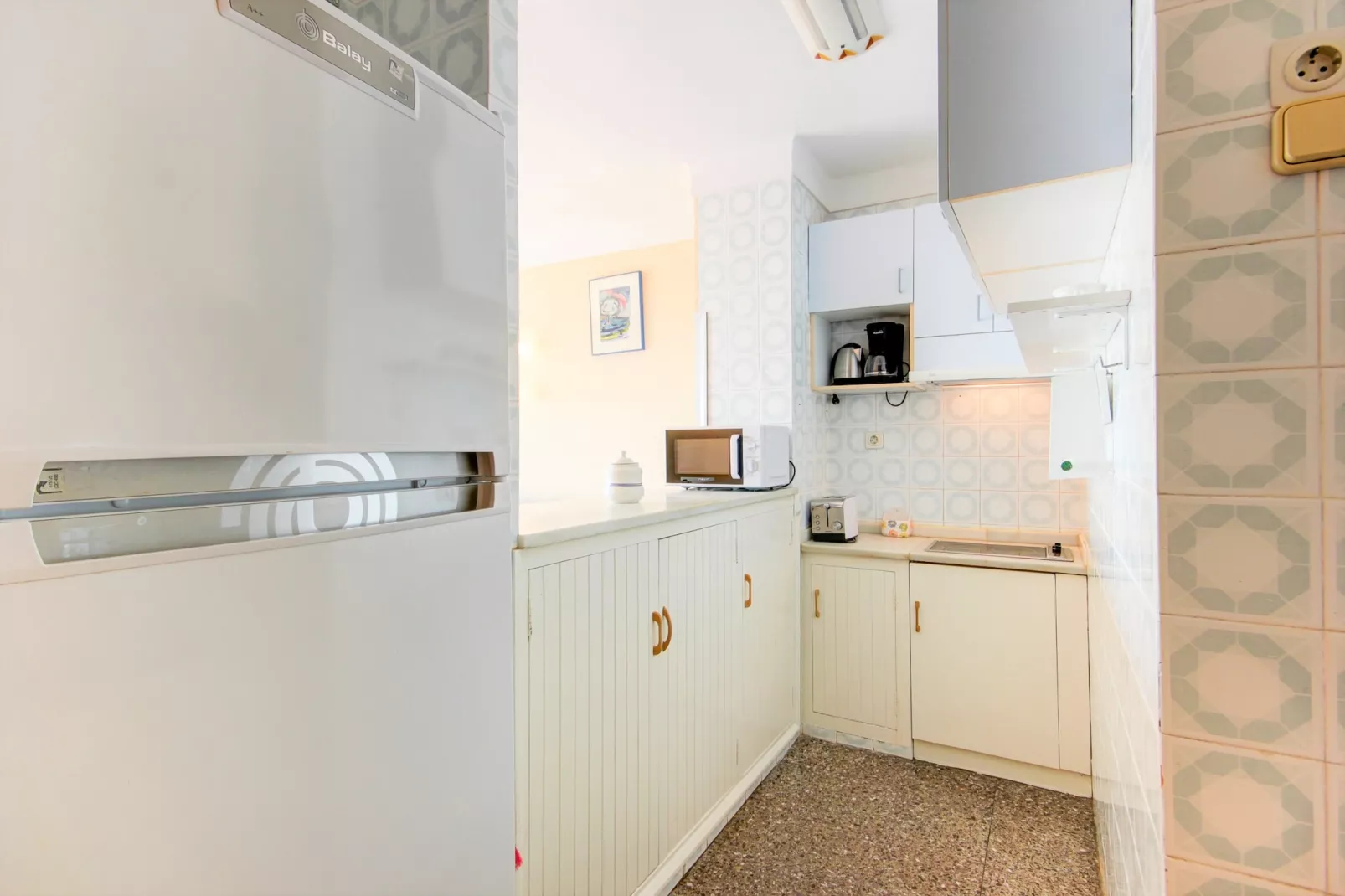 LES ROQUES C B1 Roses-Kitchen