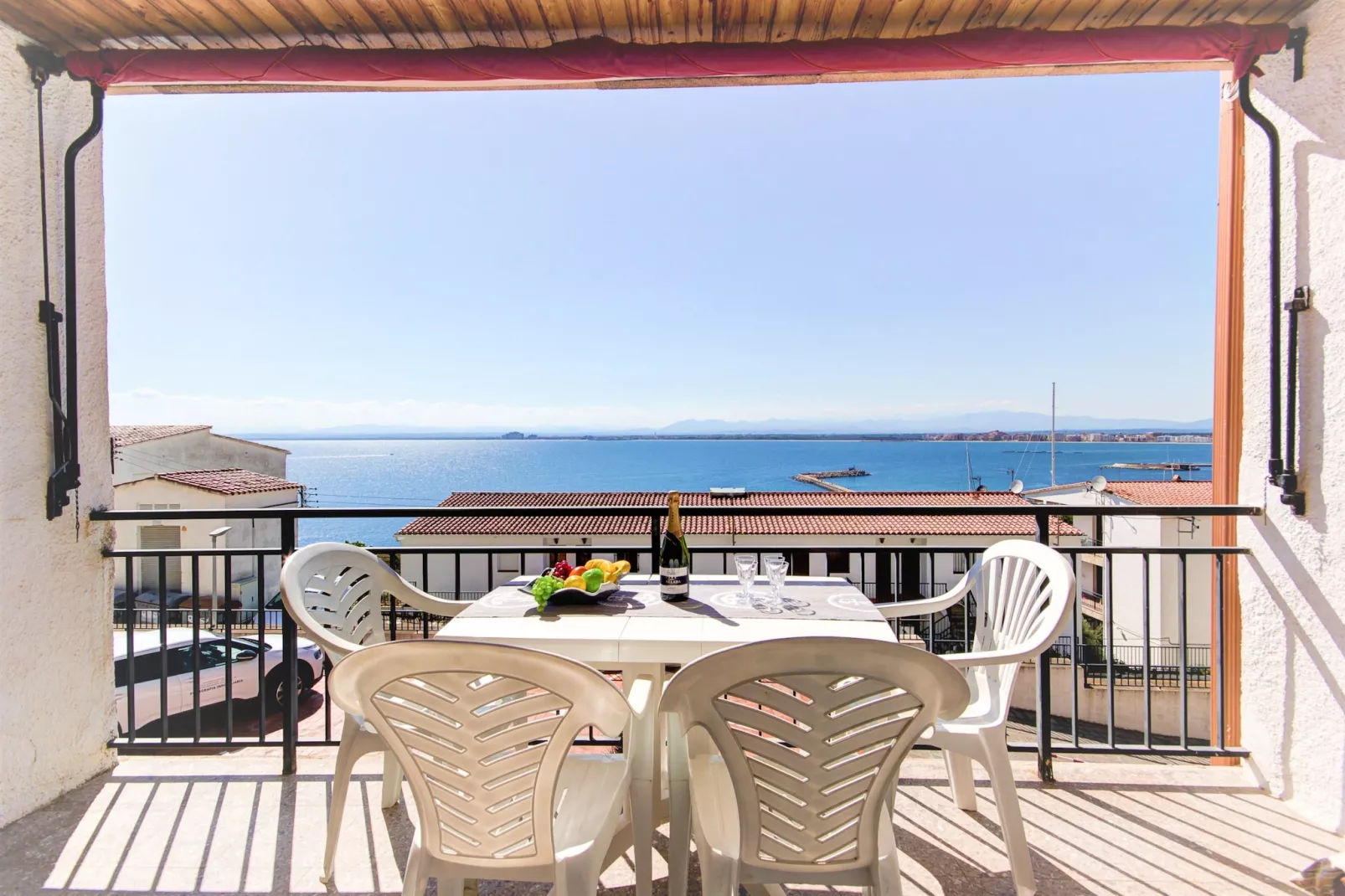LES ROQUES C B1 Roses-Terrace balcony