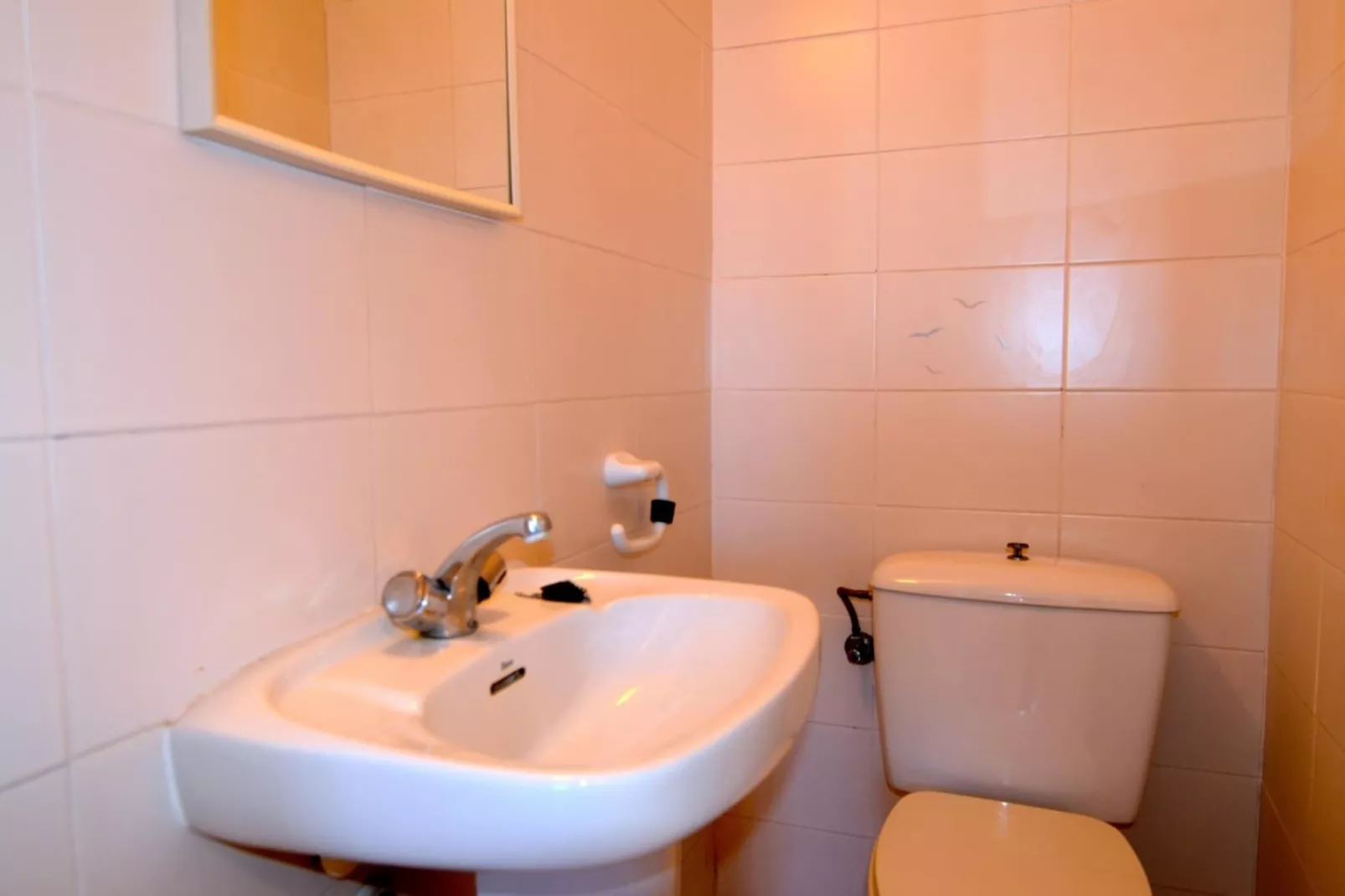 ELS PINS D1 2-2-Bathroom