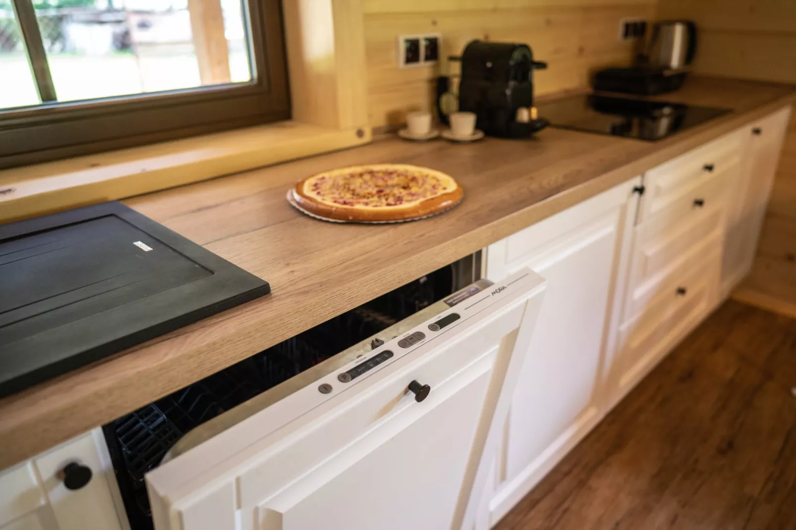 Velké Karlovice MKR545-Kitchen