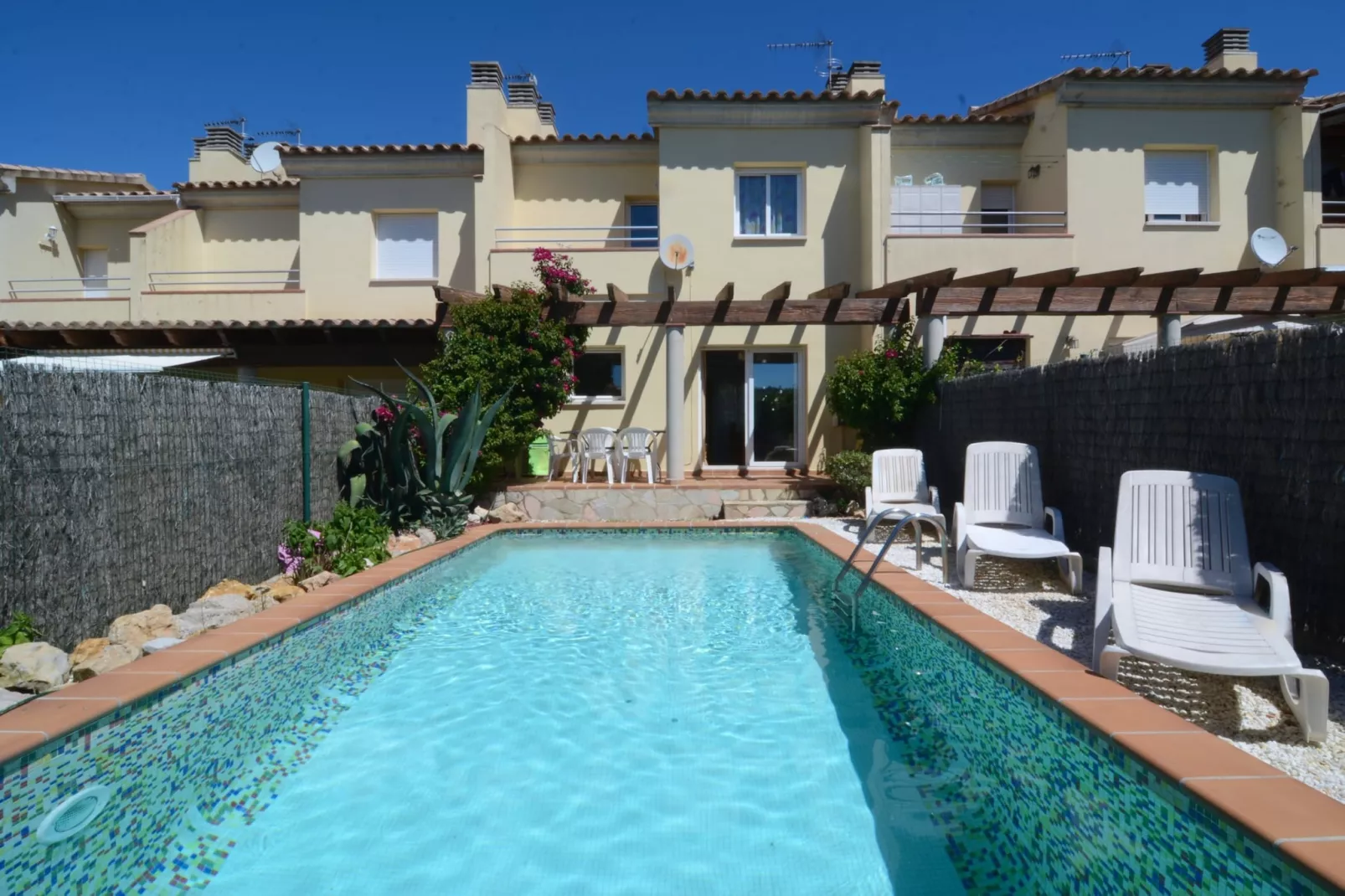 FLUVIA 32 A-Exterior summer