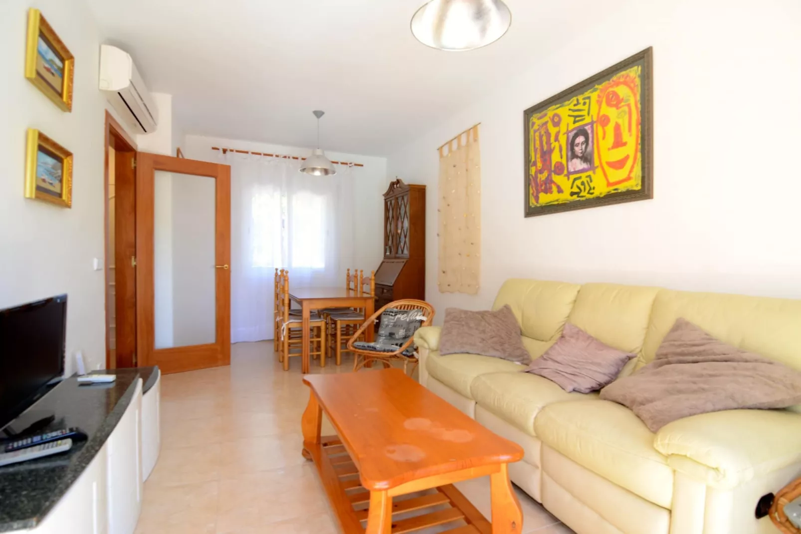 FLUVIA 32 A-Living room