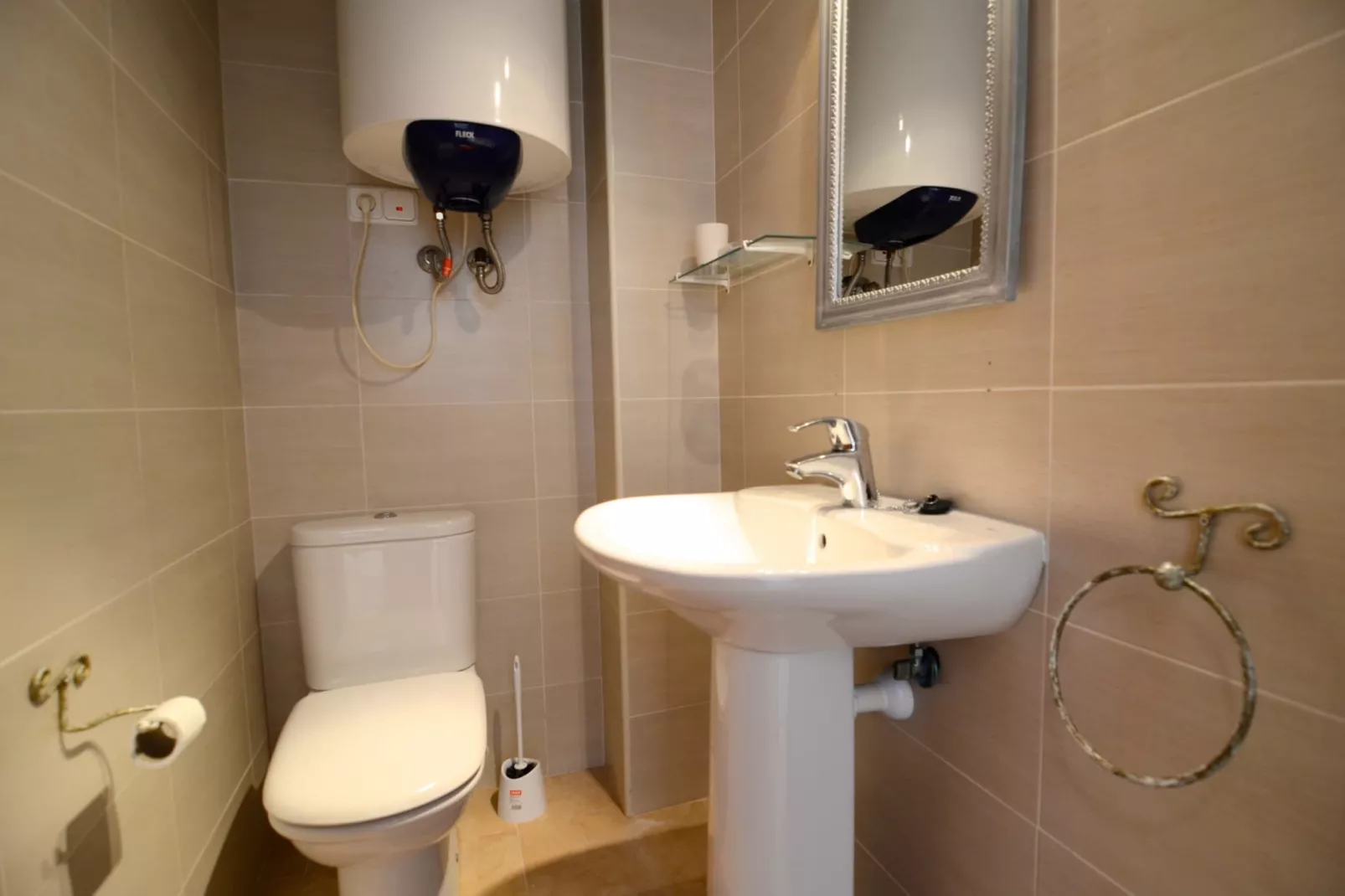 FLUVIA 32 A-Bathroom