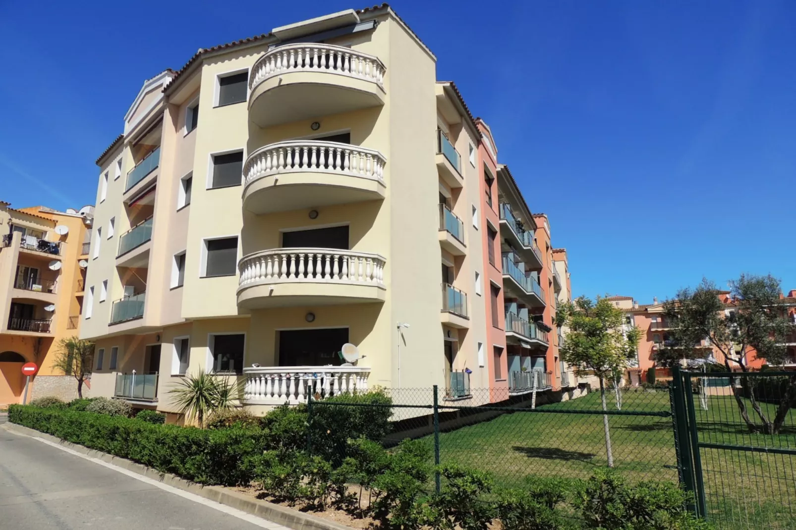 GRAN RESERVA MIMOSES 2 BJS C Empuriabrava-Exterior summer
