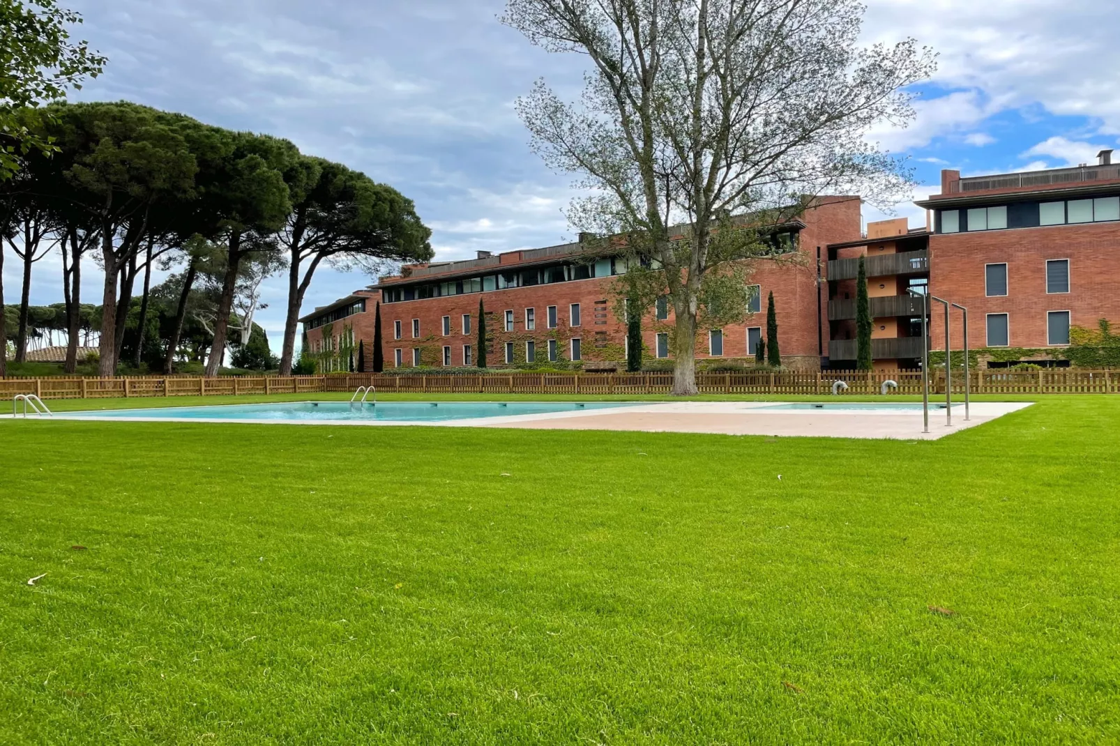 RESID.GOLF EST. 4 1-3-Pool