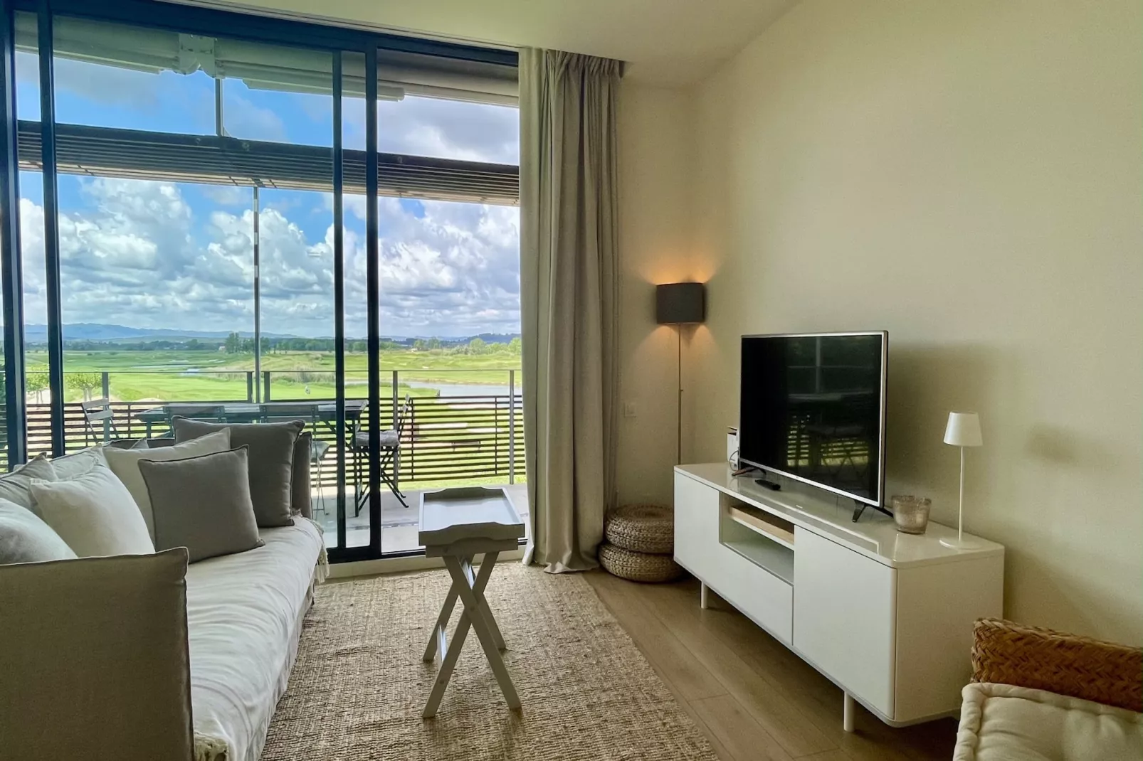 RESID.GOLF EST. 4 1-3-Living room