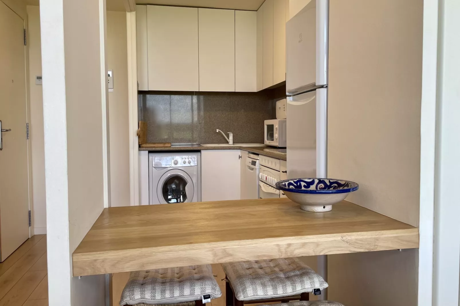 RESID.GOLF EST. 4 1-3-Kitchen