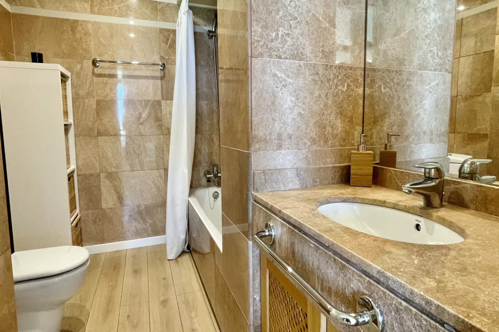 RESID.GOLF EST. 4 1-3-Bathroom