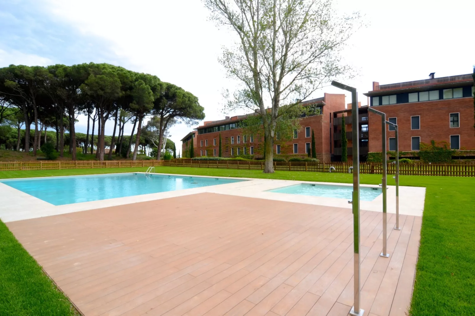 RESID.GOLF EST. 4 1-3-Gardens summer