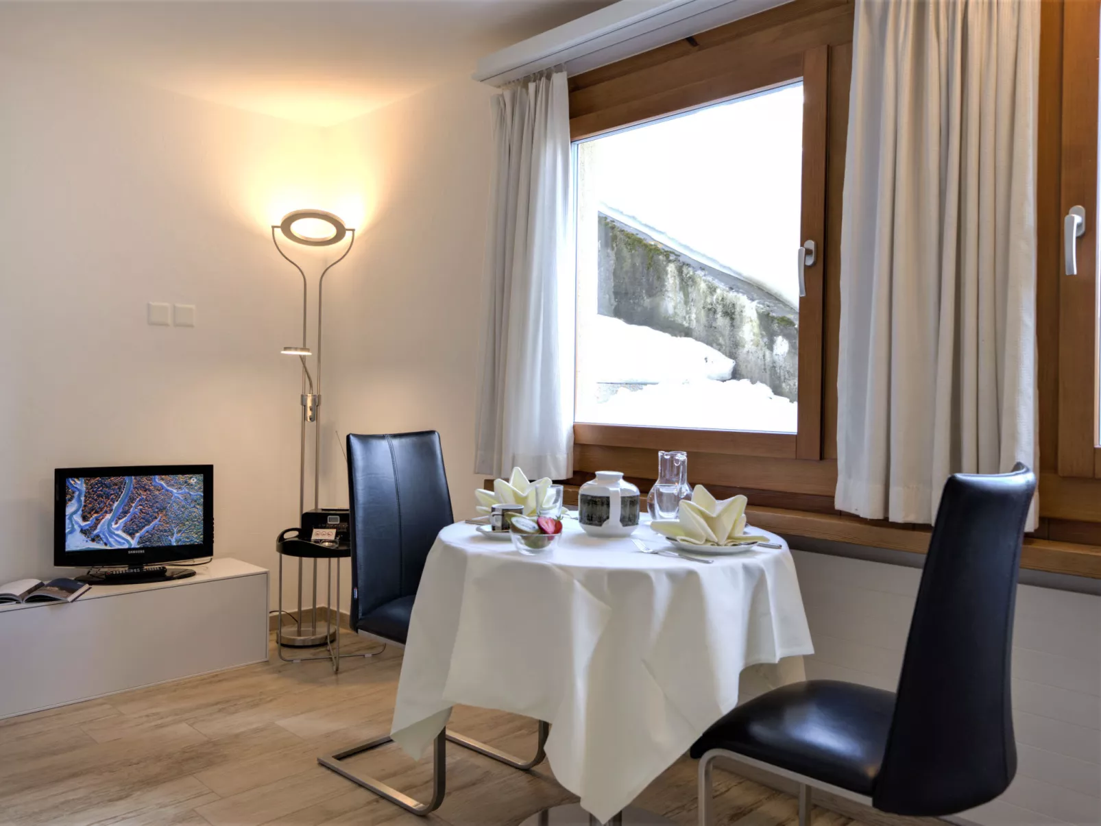 Chesa Munteratsch 311-Inside