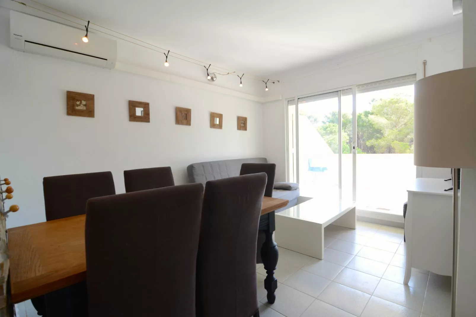 MAGDA PARK J 2 B-Dining room