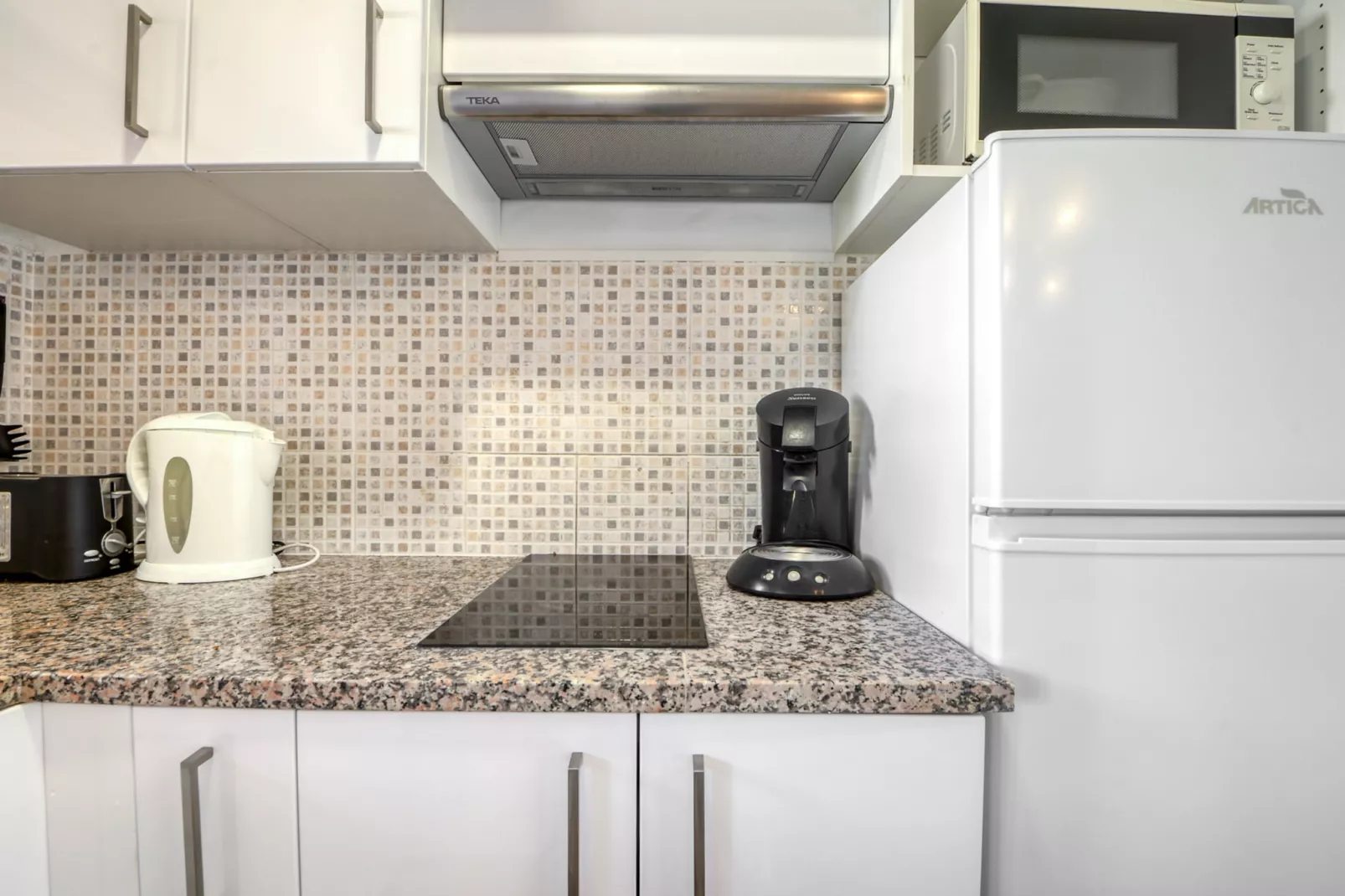 GRAN RESERVA FLORES 4 1 66 Empuriabrava- Barneda-Kitchen