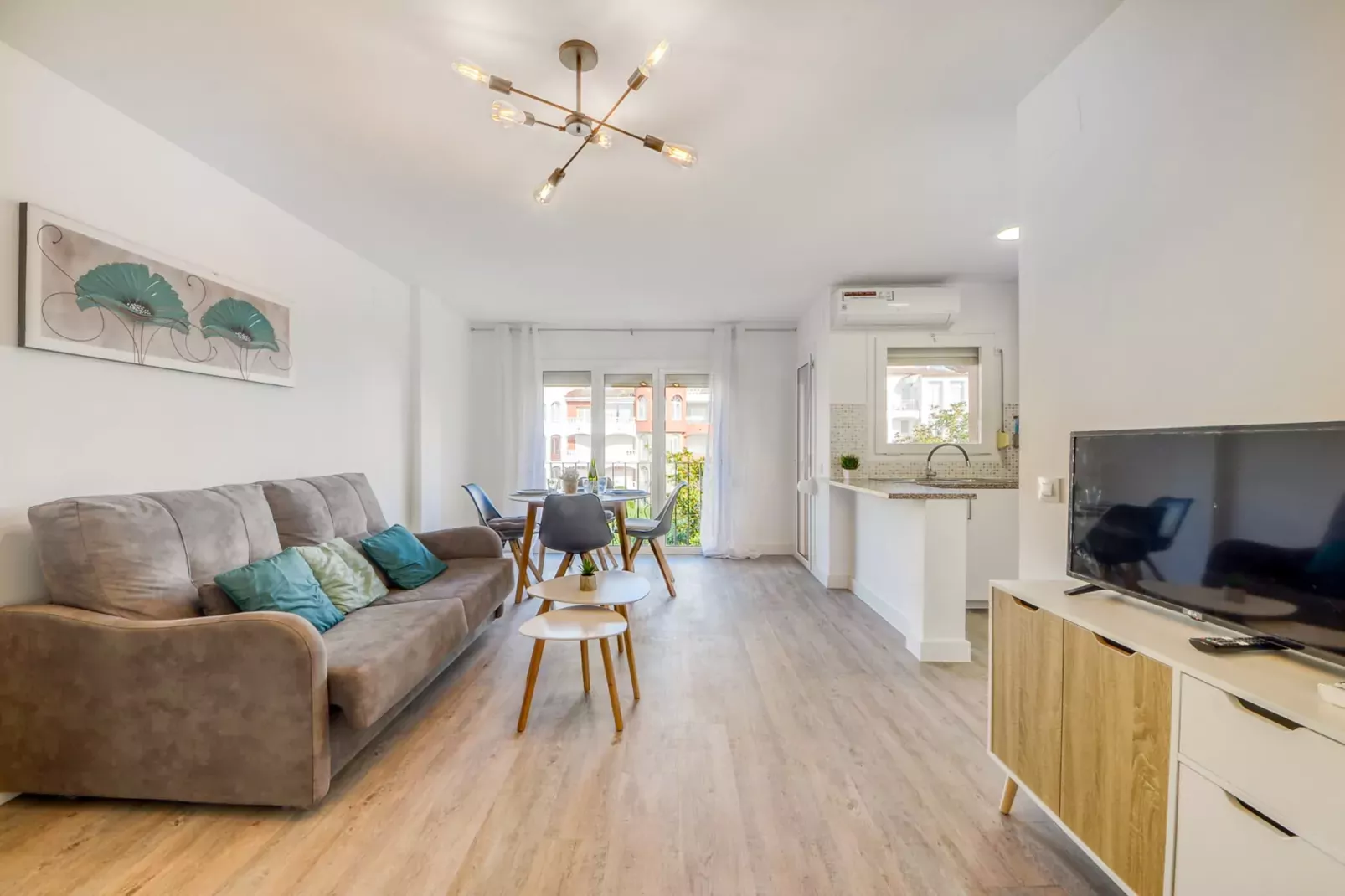 GRAN RESERVA FLORES 4 1 66 Empuriabrava- Barneda-Living room