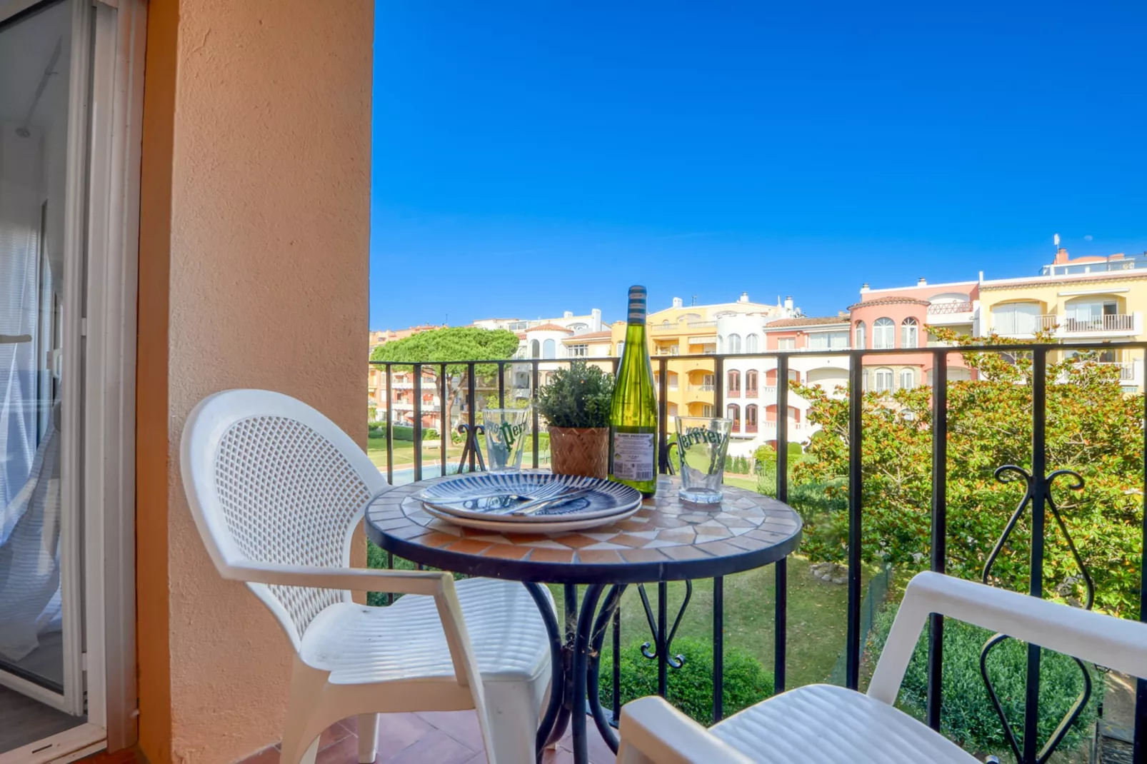 GRAN RESERVA FLORES 4 1 66 Empuriabrava- Barneda-Terrace balcony