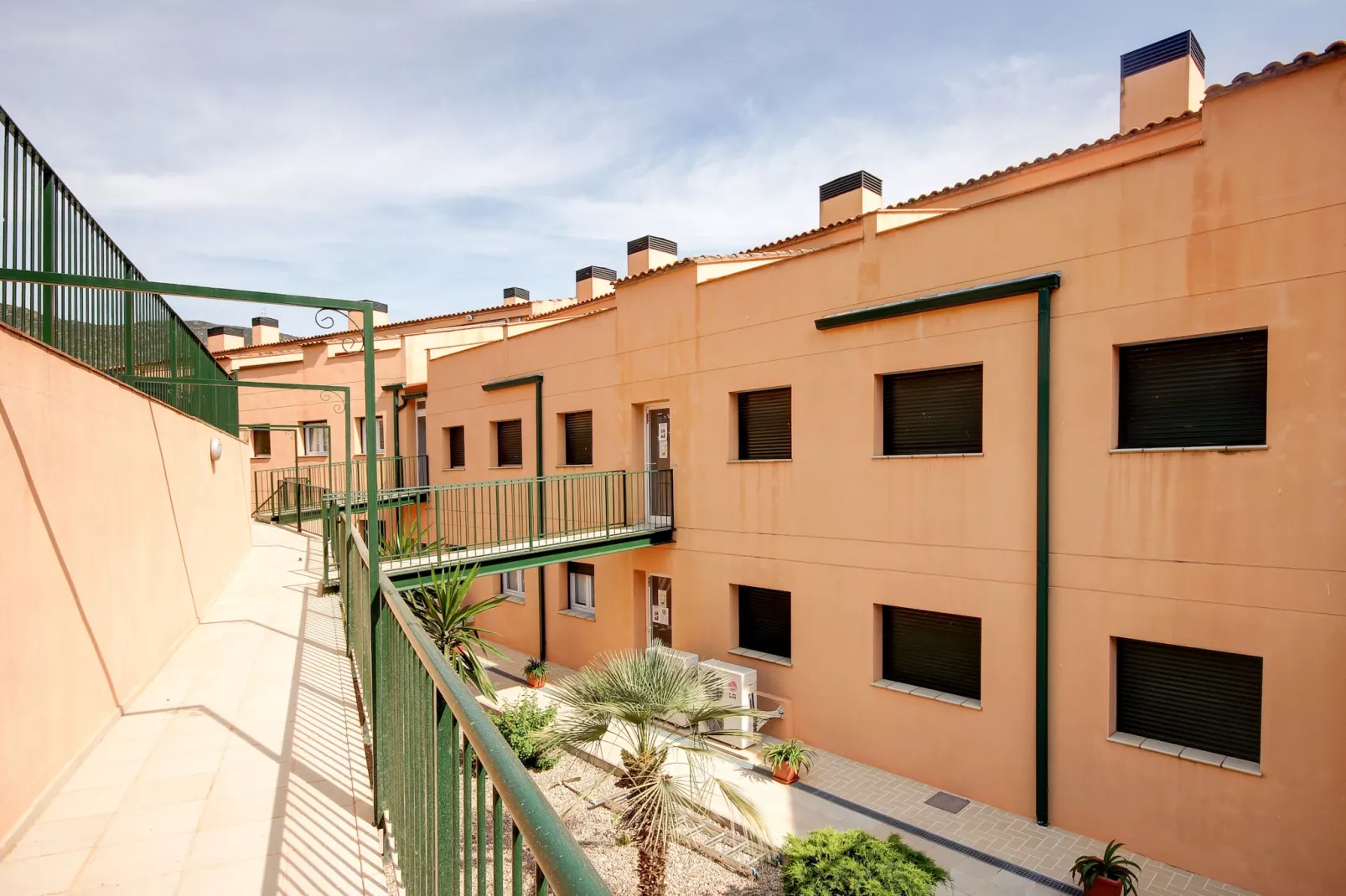 SUN VILLAGE P2-Outdoor