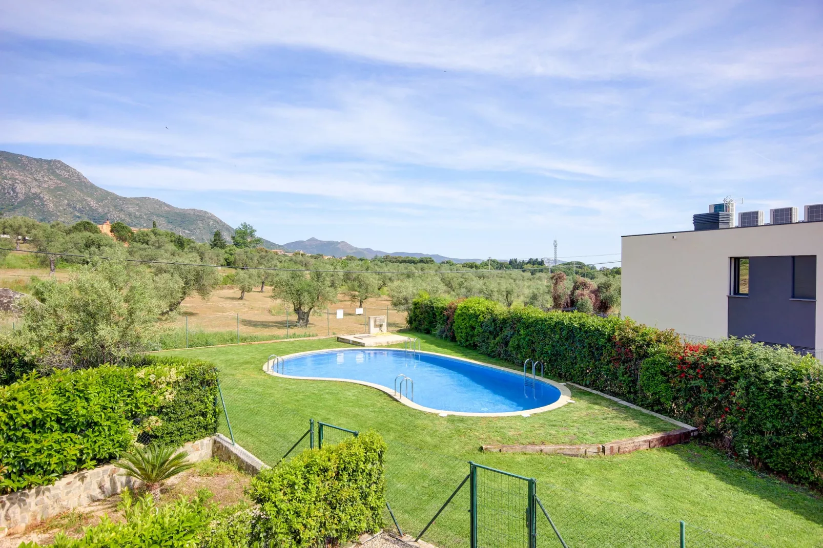 SUN VILLAGE P2-Pool
