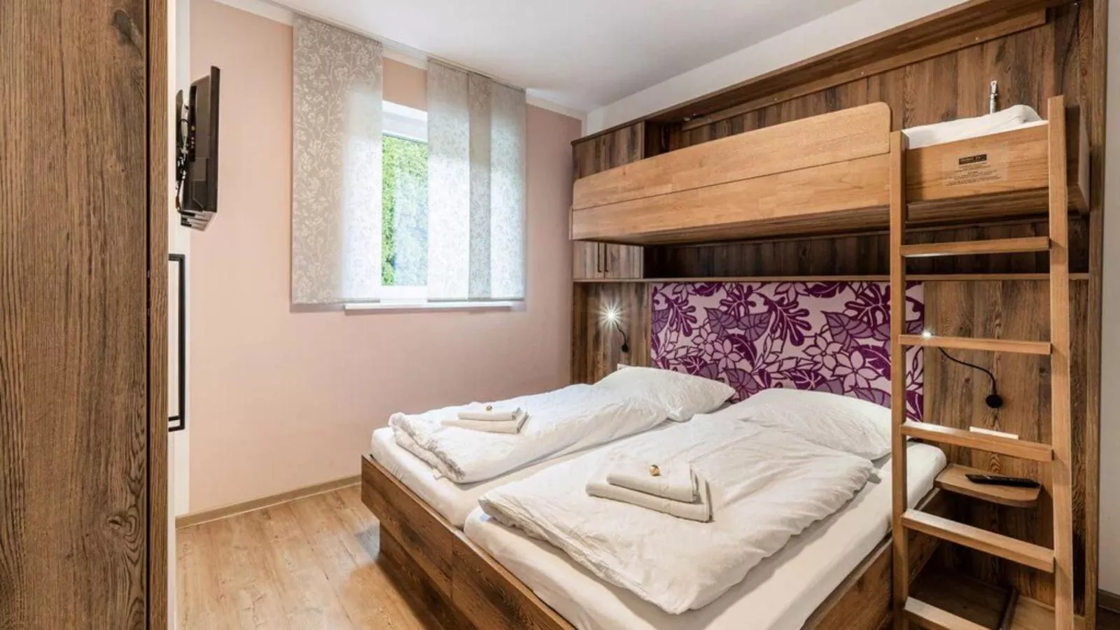 Sonne-Bedroom