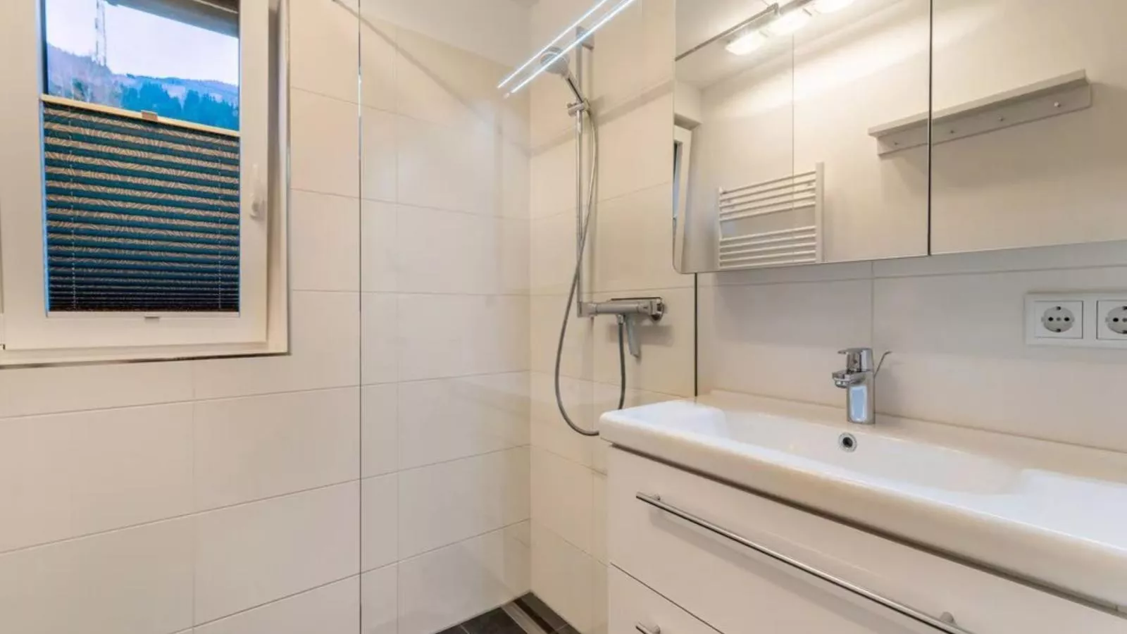 Del Sol-Bathroom