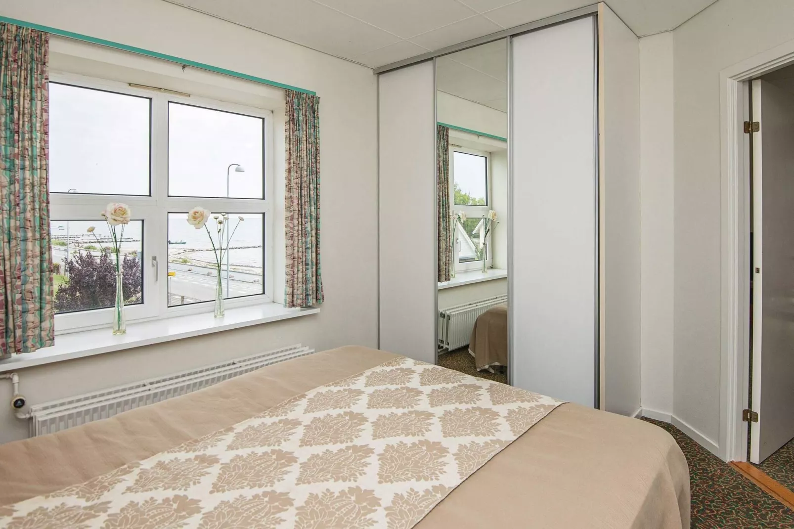 2 towerroom w/seaview-Indoor