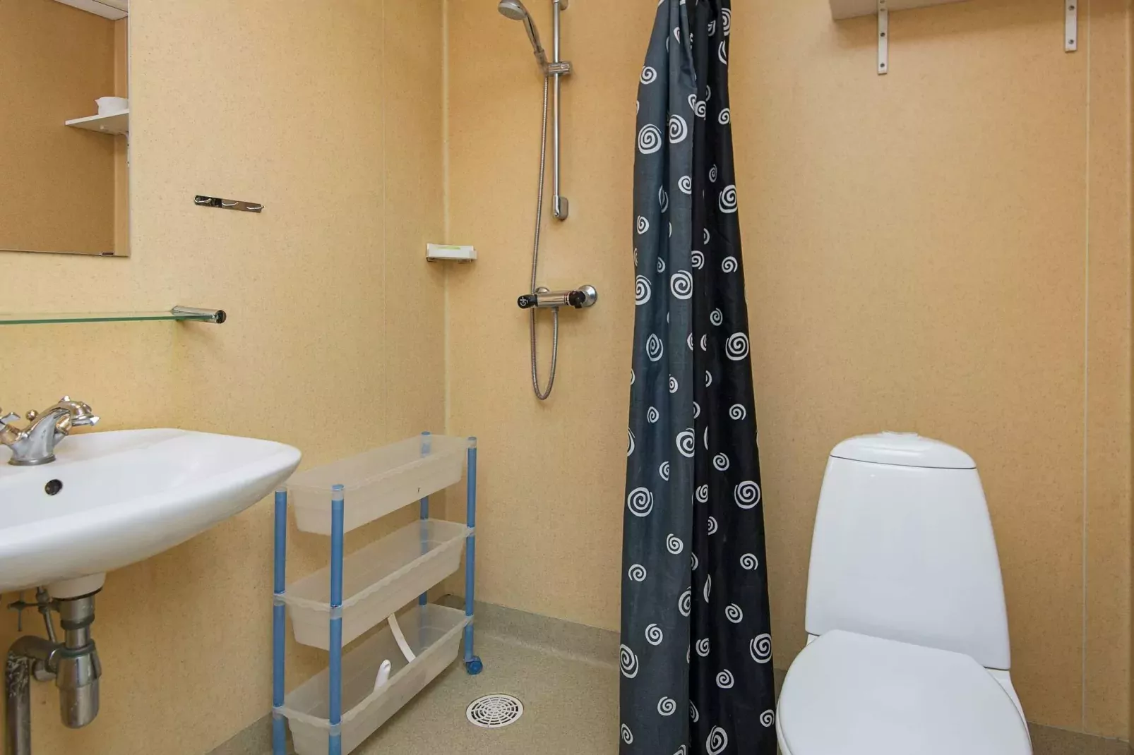 2 towerroom w/seaview-Indoor