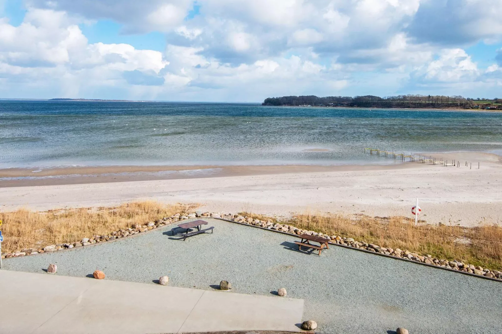 2 rooms w/partially seaview-Water view