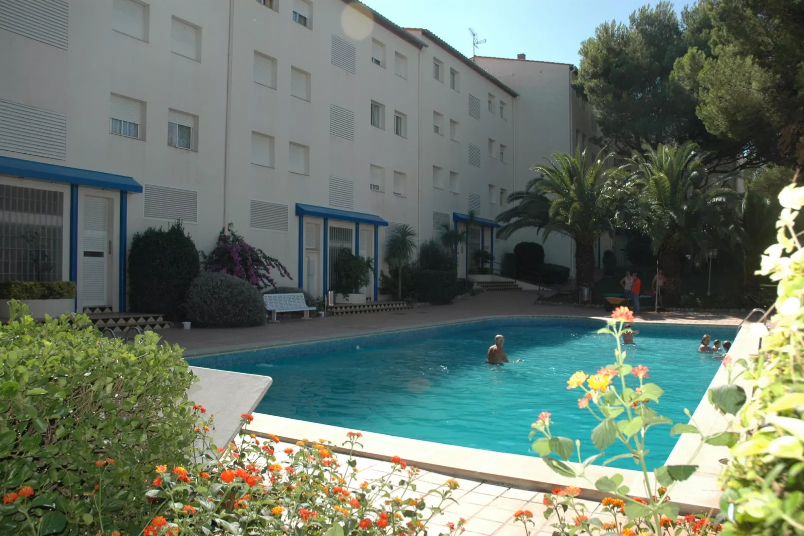 MAGDA PARK B-2B-Exterior summer