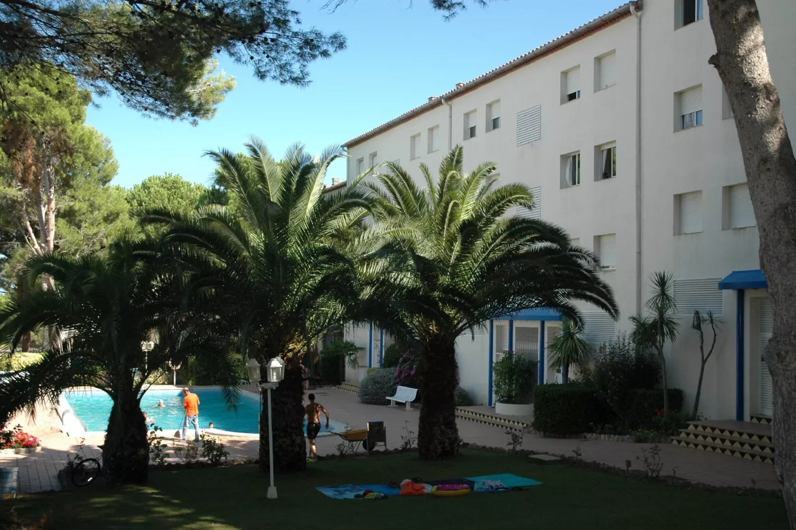 MAGDA PARK J-2E-Exterior summer