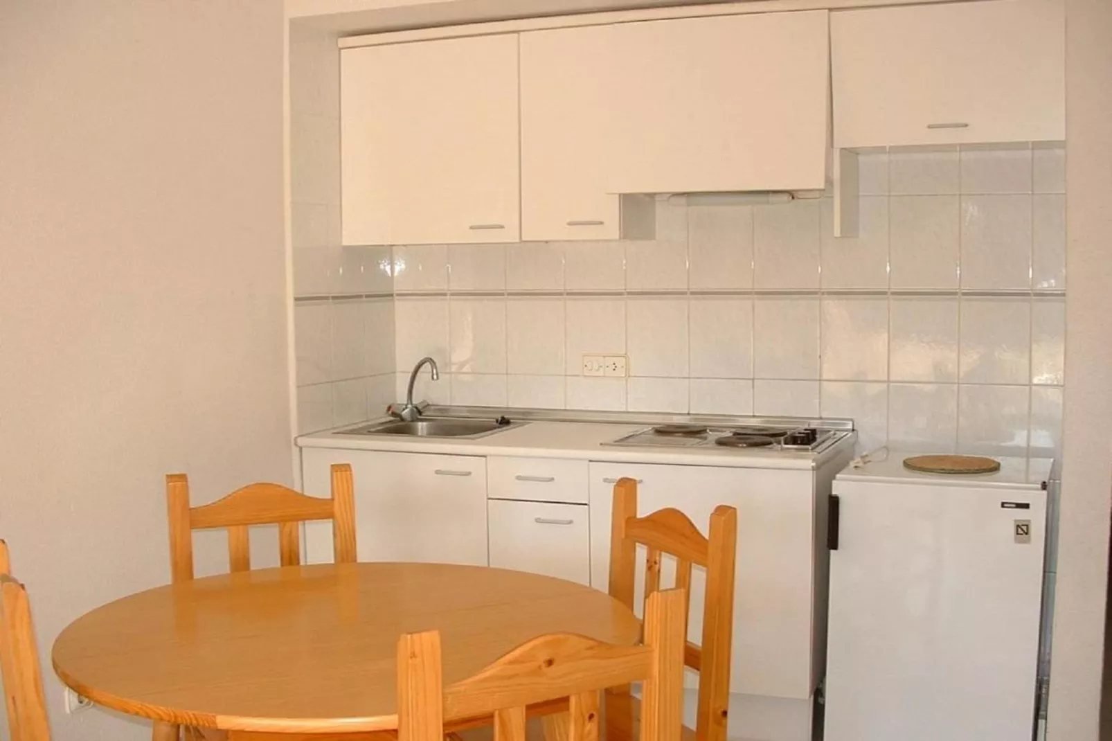MAGDA PARK J-2E-Kitchen