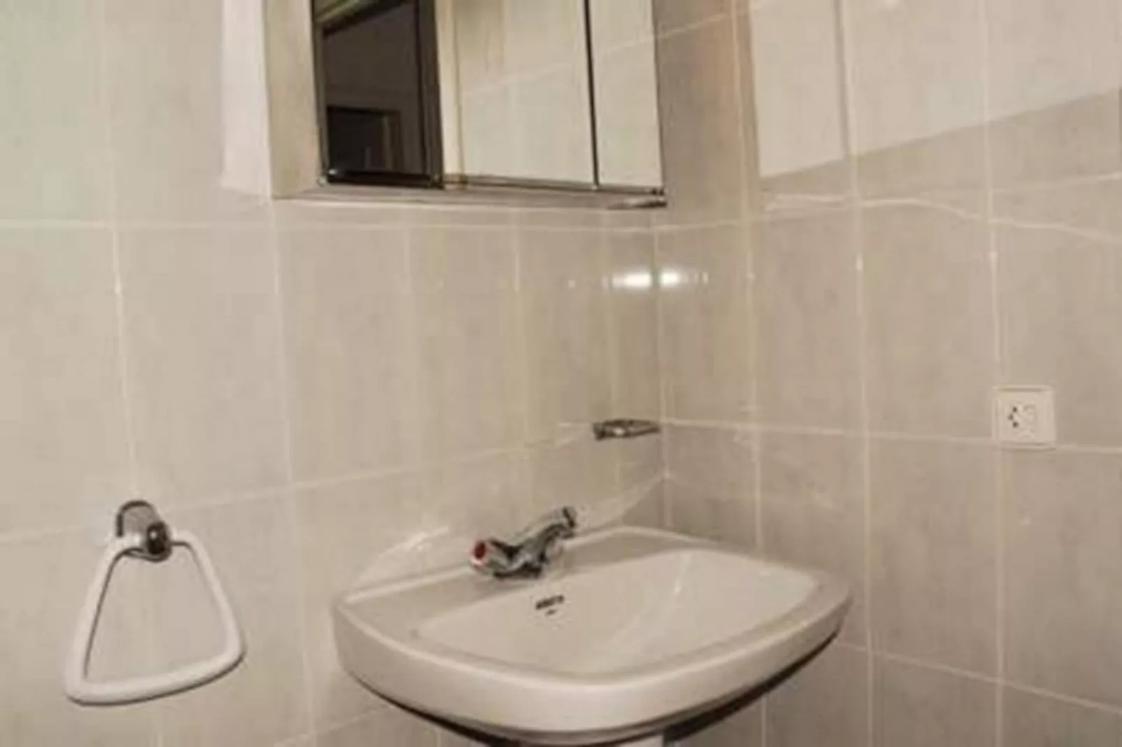 MAGDA PARK J-2E-Bathroom