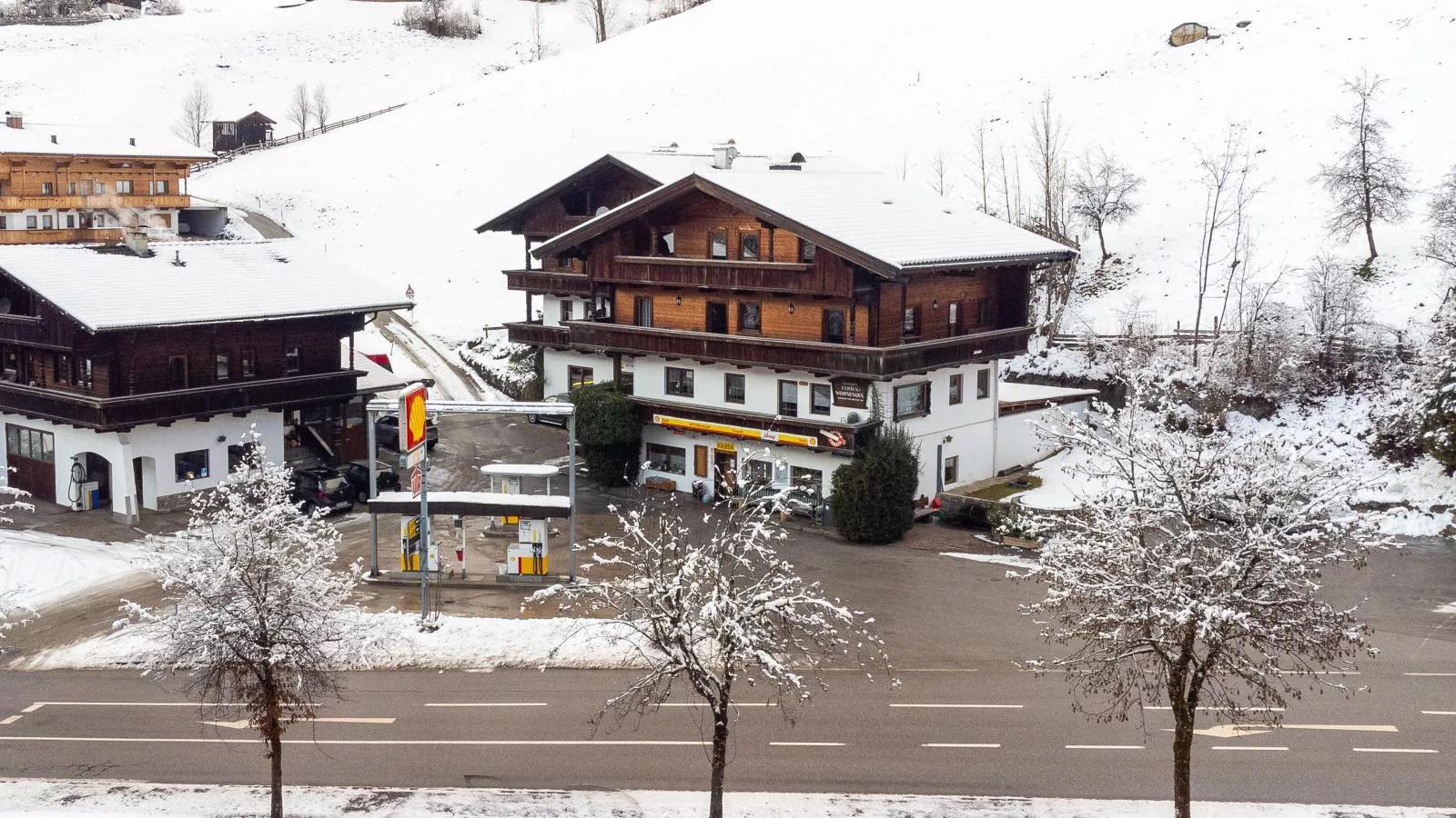 Zellner Top 1-Exterior winter
