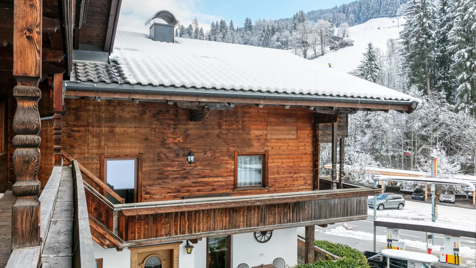 Zellner Top 1-Exterior winter