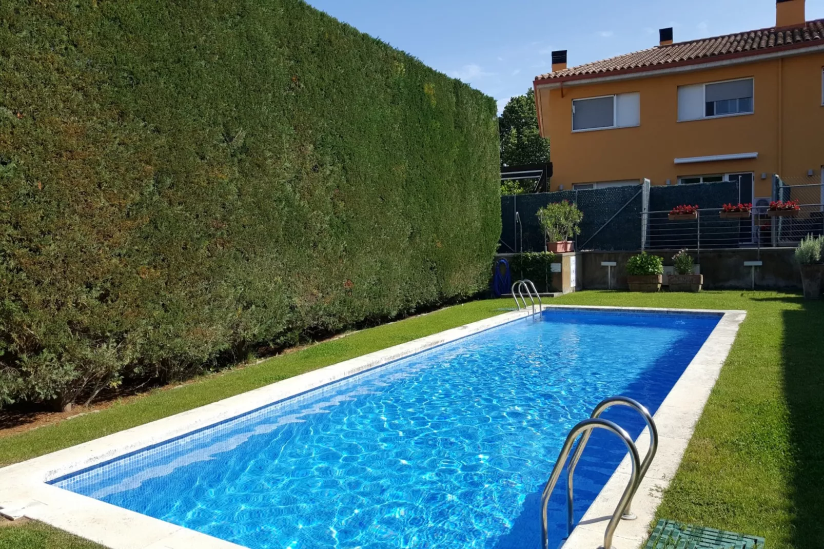 TRIAS PLAÇA-Pool