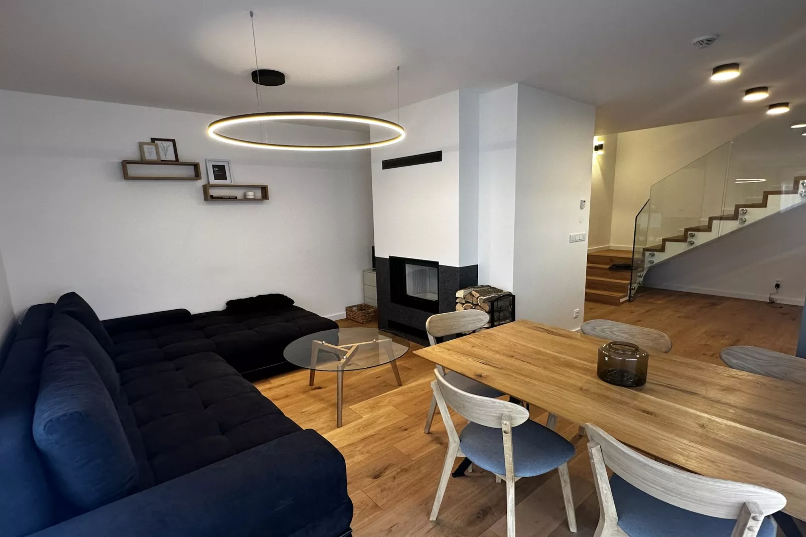 Cerny Dul KCB045-B2-Living room