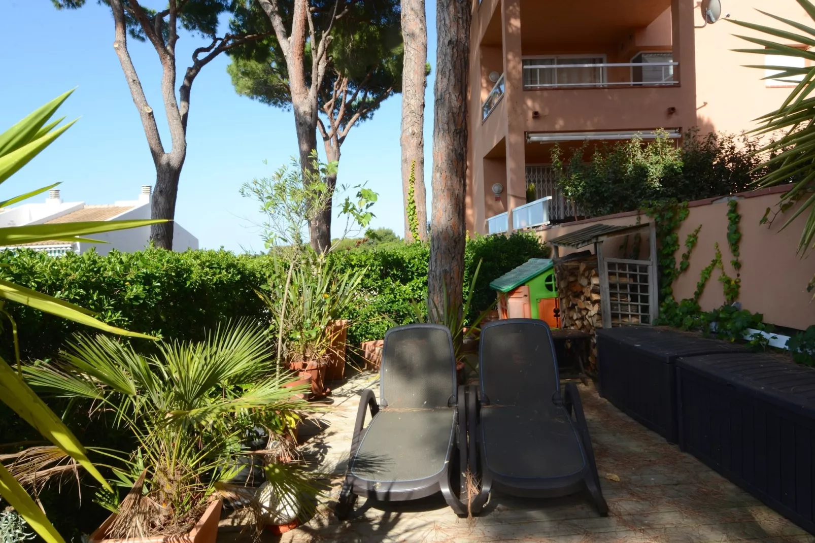 PUIG SA GUILLA I C B2-Gardens summer