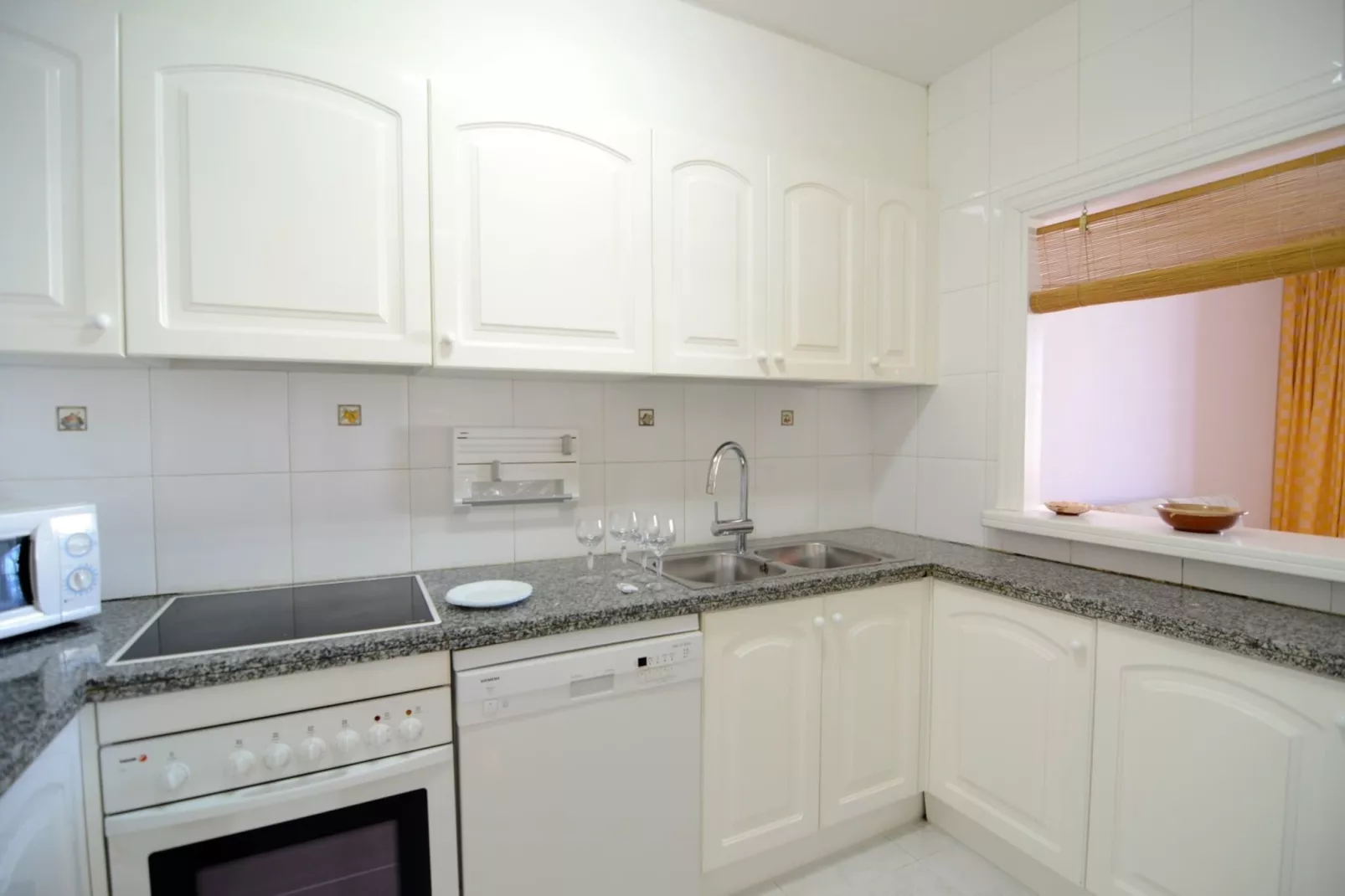 PUIG SA GUILLA I C B-3-Kitchen