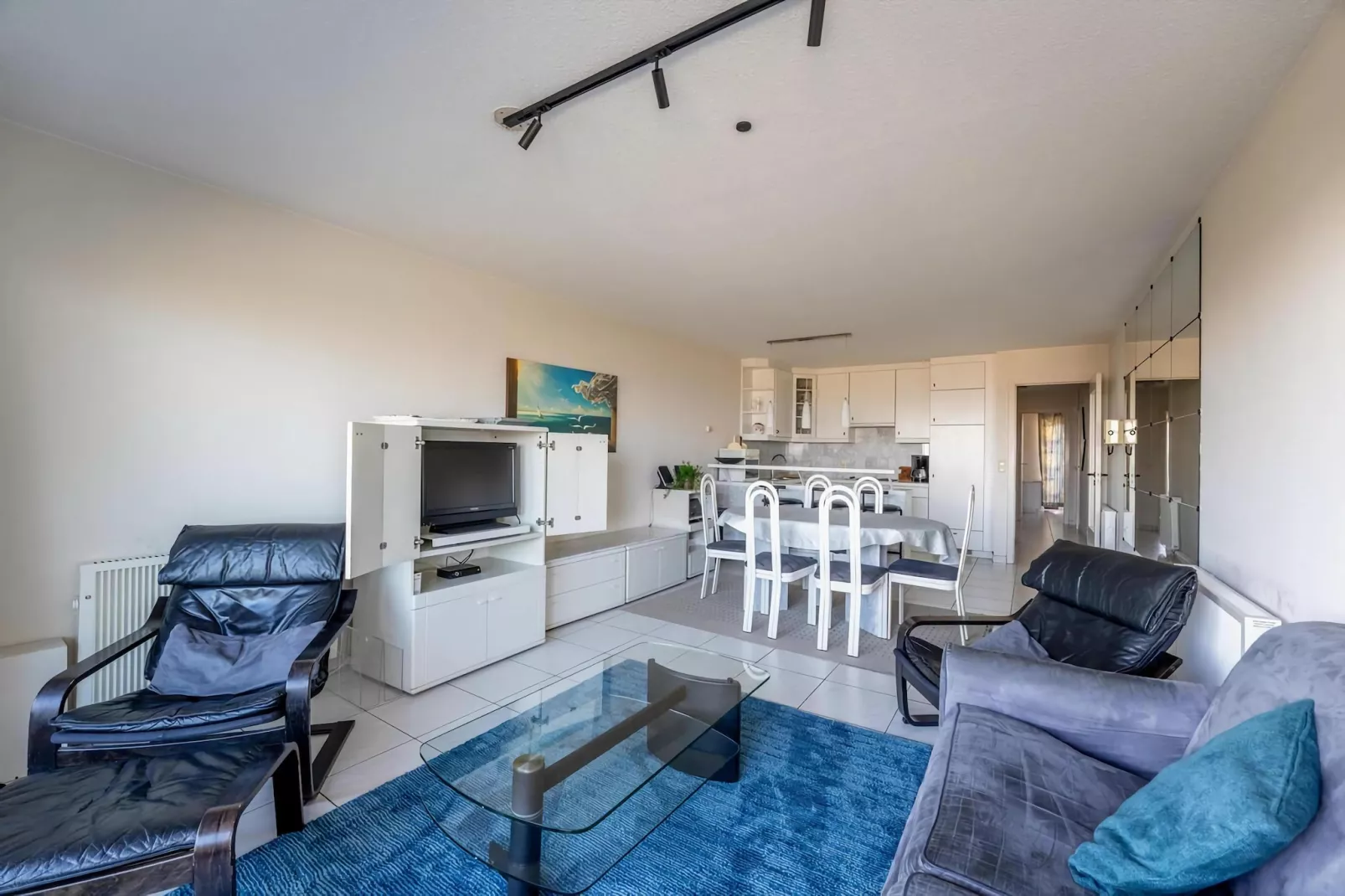 PLAZA E/2413-Living room