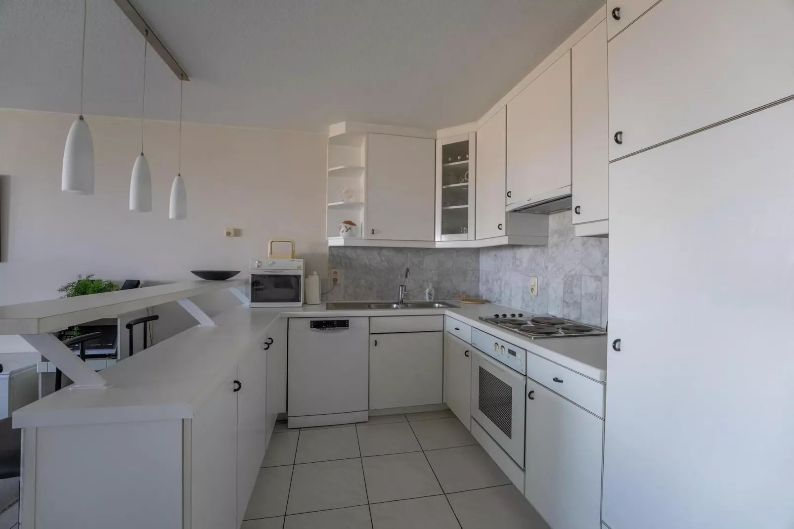 PLAZA E/2413-Kitchen